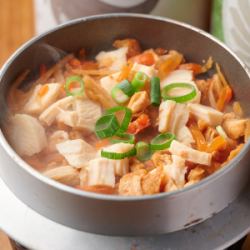 秘伝の地鶏の炊き立て釜めし 