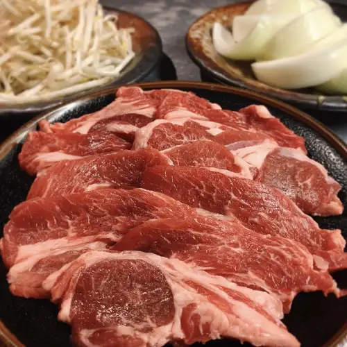 【最推し】厳選された「ラム肩ロース」と所謂ジンギスカンのタレの味とは一線を画す「こだわりのタレ」