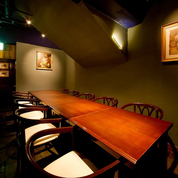 A private room with a slightly adult atmosphere.Perfect for girls' nights or drinking parties...accommodates 6-10 people♪ *There are no facilities such as projectors.