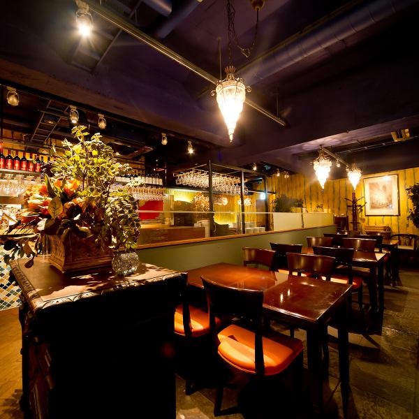 It has a nice, grown-up atmosphere. We have tables that seat 2-4 people.If you like a relaxed atmosphere, come here!