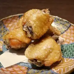 一块风干的日式炸鸡块（风干过夜）