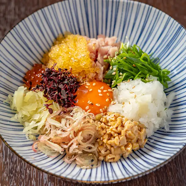 【極上ねぎとろと多彩具材が織りなす贅沢な味わい】極　ねぎとろばくだん