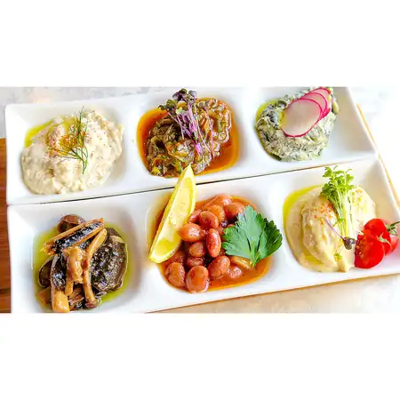 シェフのおまかせ 前菜の盛り合わせ６種/ 6 Types of Appetizers