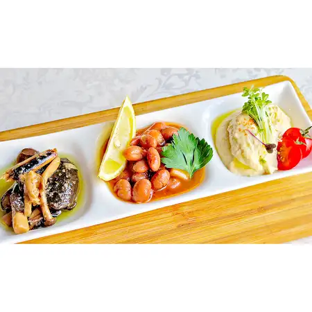 シェフのおまかせ 前菜の盛り合わせ３種/ 3 Types of Appetizers