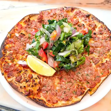 ラフマジュン(トルコの薄焼きピザ)/ Lahmacun
