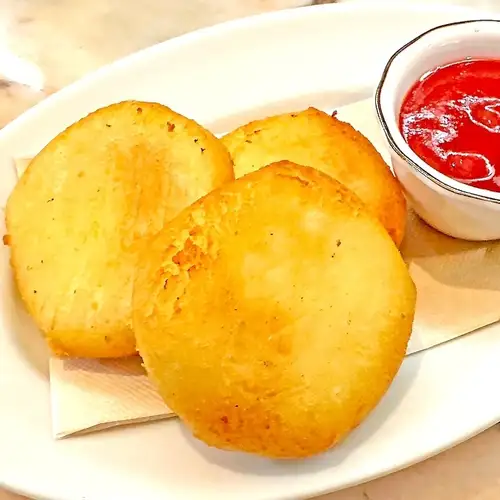 ポテトとモッツァレラチーズのコロッケ/ Potato & Cheese Croquette