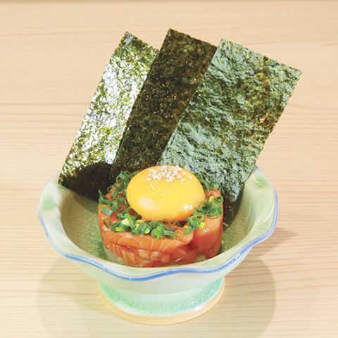 サーモンのユッケ