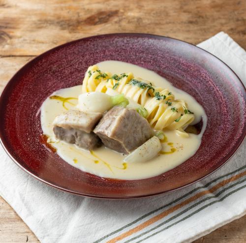 Light cream stew of veal and turnip