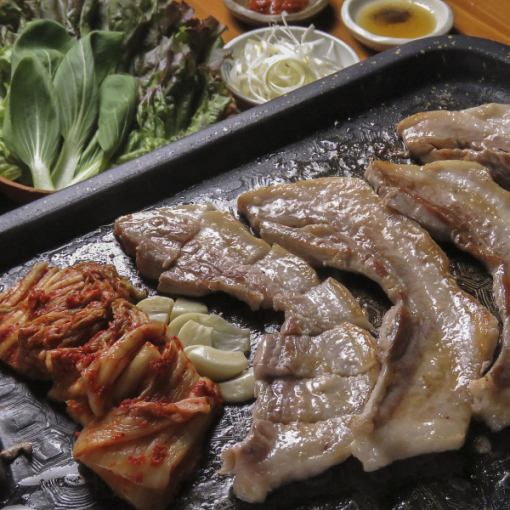 [僅限餐點]平捲三元豬肉桑葉肉套餐含泡菜起司板雞米（9道菜）3,300日圓