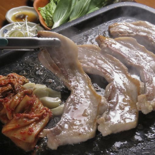 日本酒10種2時間半飲み放題付き！平牧三元豚のサンンギョプサルと韓国風おつまみ9品コース