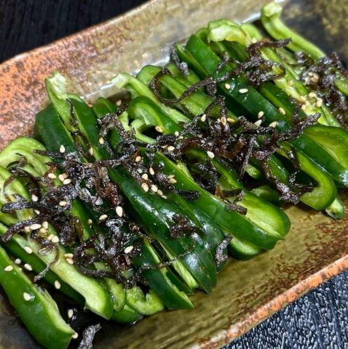 ピーマンのパリパリ塩昆布サラダ