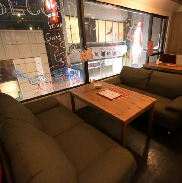 [Soft sofa seats] How about a relaxing banquet on a large sofa seat? Enjoy delicious food and alcohol in a spacious space.In addition to sofa seats, there are also counter seats that are popular with couples.Spend special days such as birthdays, anniversaries, and girls' night out in a wonderful space!