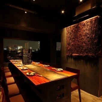 美しい夜景と共に、絶品料理やワインを心ゆくまでご堪能ください！