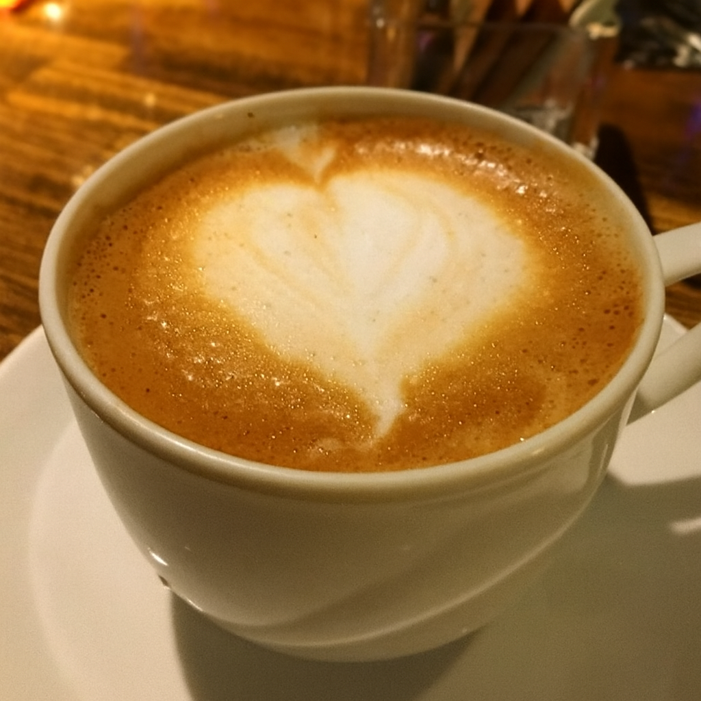 ゆったり過ごせる穏やかな空間でコーヒーやお酒をお楽しみ下さい