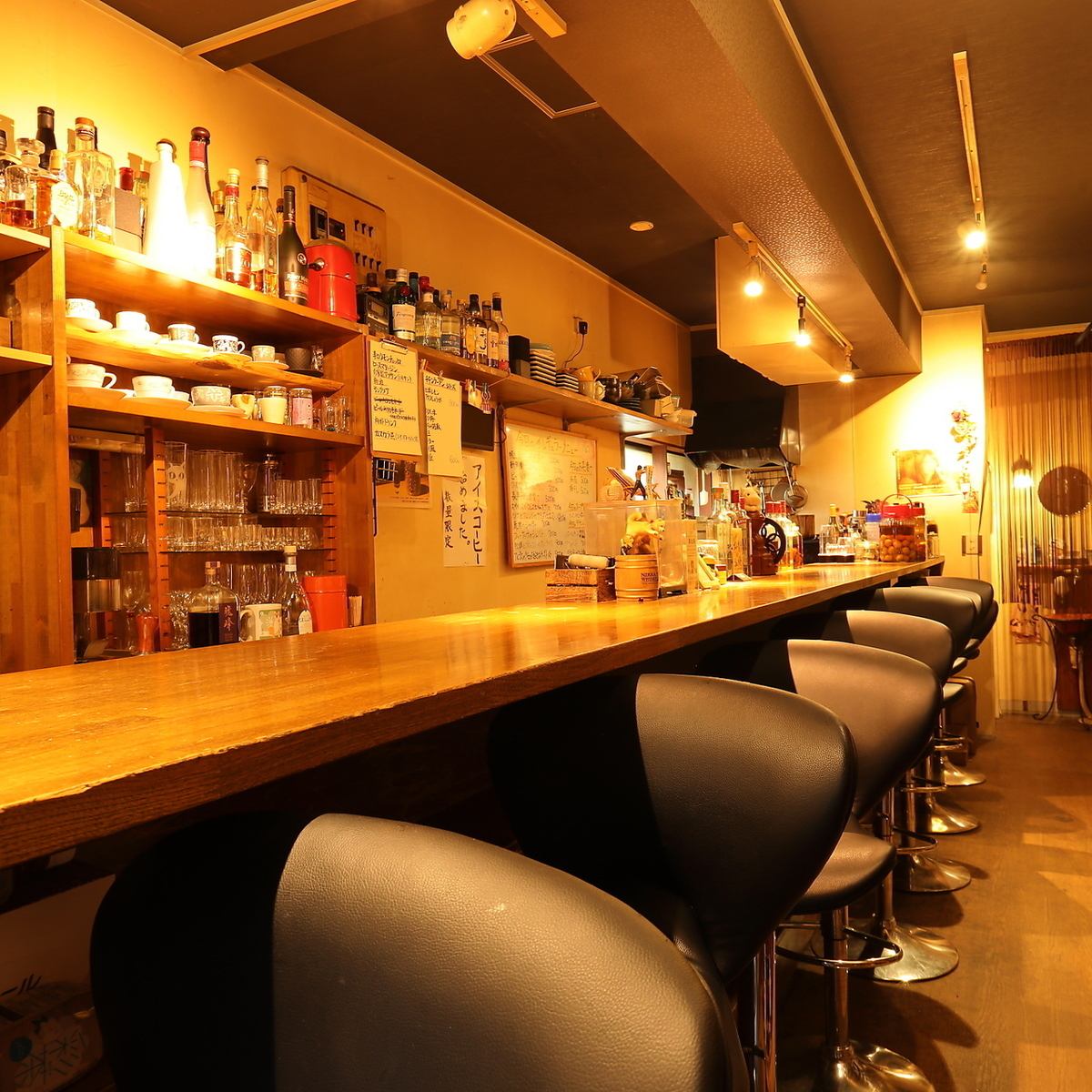 カウンター席は、二人の距離もぐっと近づくこと間違いなし！