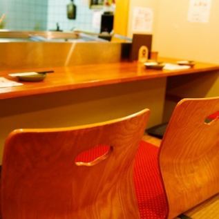 カウンター式の掘りごたつで、調理の臨場感を楽しめます♪
