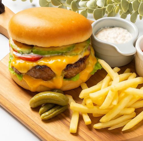 Hotel-made hamburger made with 100% Miyazaki Wagyu beef