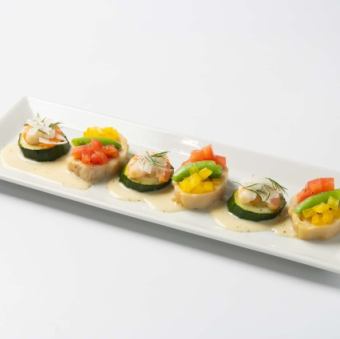冷製チキンと小海老の雲丹クリーム　ヴァンブランソース