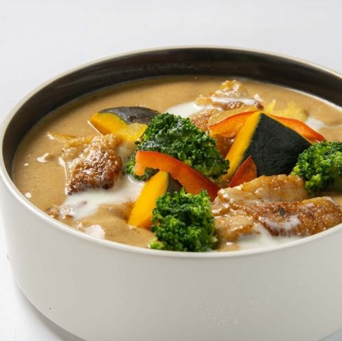 若鶏のチーズクリームカレー