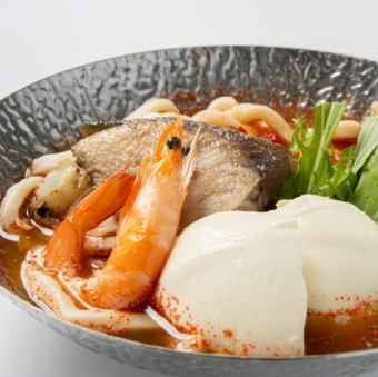 自家製濃厚豆富と魚介の鍋焼うどん~スンドゥブ仕立て~