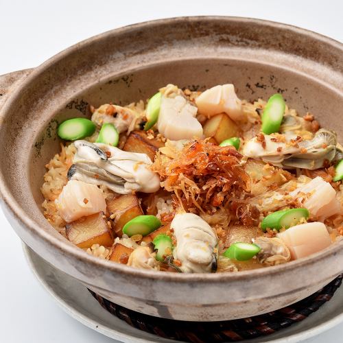 Tiger whale special shellfish cooked rice cooked in earthen pot XO sauce flavor