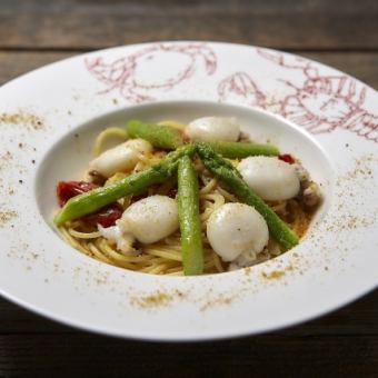 ミニ甲イカとアスパラのペペロンチーノ～ボッタルガ仕立て～
