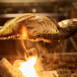 Fresh ingredients carefully selected from all over the country are grilled in one go over a charcoal fire.