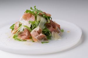 Prosciutto and arugula salad