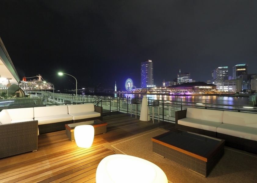 [For one person or a date!] You can use it for lunch, cafe time, or a strolling date for one person! At night, you can enjoy the beautiful night view of Harborland, so please use it according to your mood and scene ♪