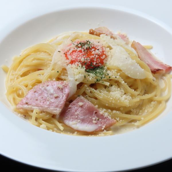 7種類のパスタや3種類のピラフ、お茶づけやピザトーストなどのお食事系メニューも豊富にご用意しております◎また、パスタは＋200円(税込)で大盛りに変更可能！お酒を楽しみたい時はもちろん、お腹いっぱいご飯を食べたいときやお酒が苦手な方にお越しいただいても満足いただけるお店です♪