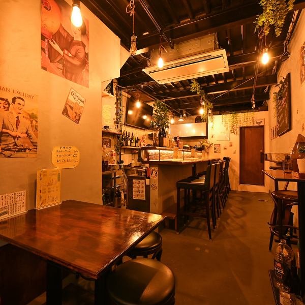 店内は貸切利用に対応しており、10名以上での宴会にも最適です★店内は落ち着きがありつつも明るい雰囲気で、心地よく過ごせます◎BGMにはジャズを流し、華やかさと上品さを兼ね備えた環境を演出!サークルの集まりや宴会、パーティーで盛り上がりながらも、居心地の良さを保てる空間で快適な時間を提供します♪