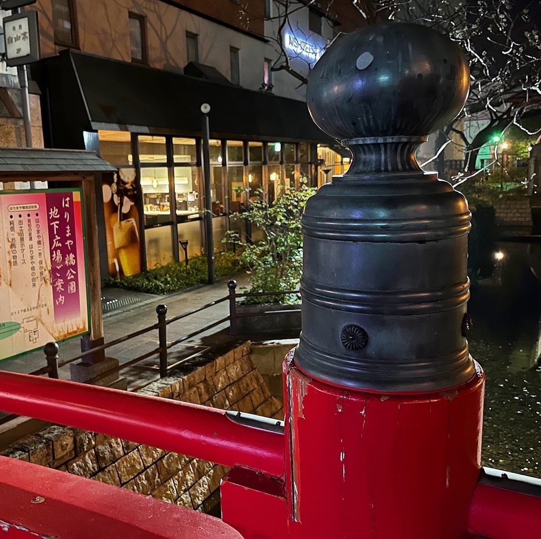 落ち着いた雰囲気の店内でお食事をお楽しみいただけます。