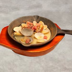 Clams and tea-smoked duck