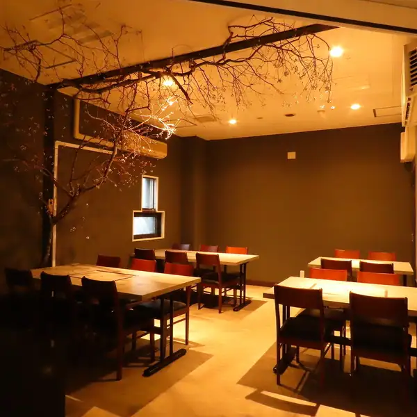 当店自慢のお肉とビールを中心に豊富なお料理とドリンクを取り揃えております◎貸切も承っておりますのでご要望等ございましたらお気軽にご相談ください。「初めてでちょっと入りづらい…」「見た目も味も両方満足したい!」と思っているあなた!友達に聞いてみてください。おいしいってみんな言いますよ?