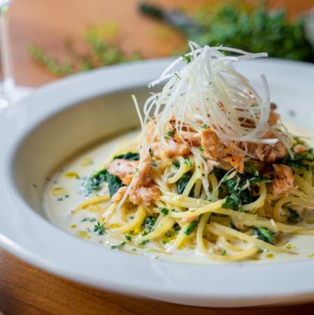 Salmon and spinach cream sauce
