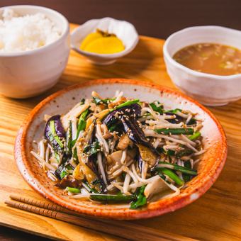 원 드링크 첨부 여러가지 선택할 수 있는 정식 17::00~