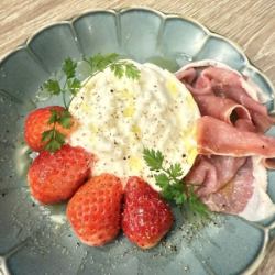 ◆季節フルーツブラータのカプレーゼ◆