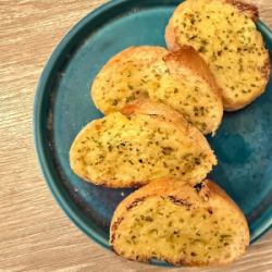 ◆旨みのガーリックトースト◆