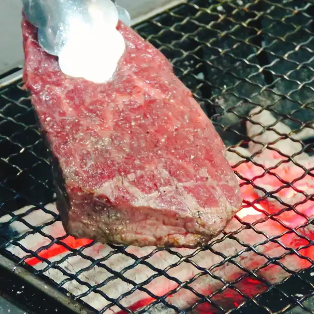 黒毛和牛と乳牛を掛け合わせたこだわり美笑牛 塊肉ステーキが楽しめる 全8品 3000円 肉卸直営 大衆肉酒場きたうち 中津店