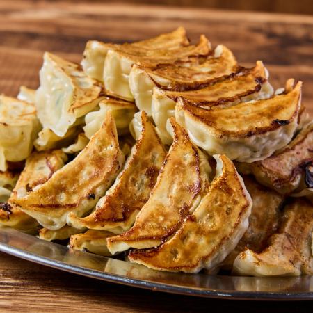 【餃夢中お手軽コース】伝説の夢餃子や鮮魚カルパッチョなど6品90分飲み放題付き3,000円