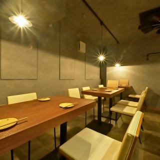 穏やかな照明の灯りの元、気軽に来店できる雰囲気で普段使いもデートでも利用可能！大阪デートの新定番！#大阪ごはん #大阪産 #黒毛和牛 #なにわ黒牛 #創作和食 #すき焼き #しゃぶしゃぶ #鍋 #土鍋ごはん #新年会 #歓迎会 #送別会 #女子会 #大人デート