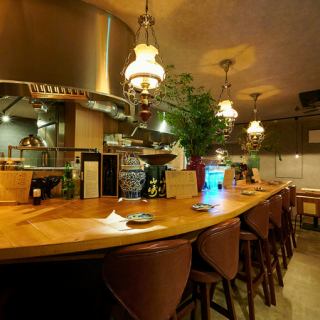 大人カジュアルな雰囲気の空間で、ちょっと特別な日にも、女子会や飲み会の際など様々なシーンでご利用頂けます。#大阪ごはん #大阪産 #黒毛和牛 #なにわ黒牛 #創作和食 #すき焼き #しゃぶしゃぶ #鍋 #土鍋ごはん #新年会 #歓迎会 #送別会 #女子会 #大人デート