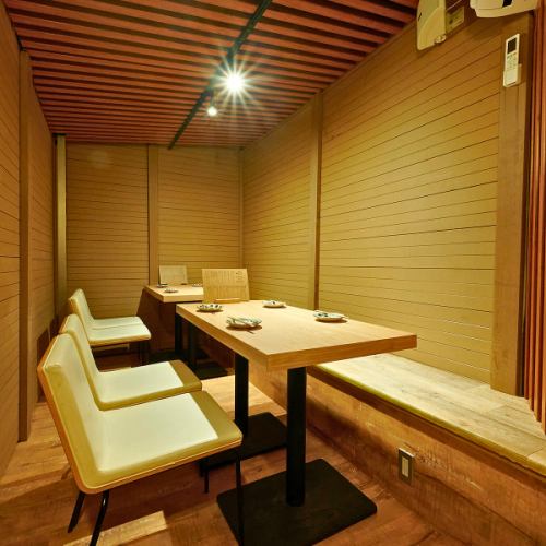 上を見上げればテラスのような雰囲気の完全個室！事前のご予約でご利用ください！#大阪ごはん #大阪産 #黒毛和牛 #なにわ黒牛 #創作和食 #すき焼き #しゃぶしゃぶ #鍋 #土鍋ごはん #新年会 #歓迎会 #送別会 #女子会 #大人デート