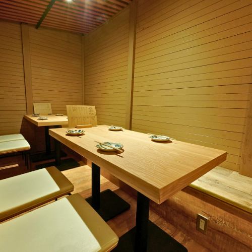 完全個室のプライベート空間！友人同士の誕生日会や懇親会など、様々なシーンにご利用可能です！#大阪ごはん #大阪産 #黒毛和牛 #なにわ黒牛 #創作和食 #すき焼き #しゃぶしゃぶ #鍋 #土鍋ごはん #新年会 #歓迎会 #送別会 #女子会 #大人デート