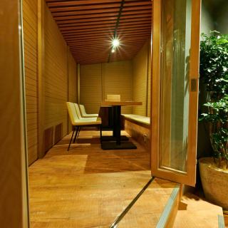 店内から少し離れた完全個室、プライベートな空間で、お客様だけの時間をお過ごしください！#大阪ごはん #大阪産 #黒毛和牛 #なにわ黒牛 #創作和食 #すき焼き #しゃぶしゃぶ #鍋 #土鍋ごはん #新年会 #歓迎会 #送別会 #女子会 #大人デート