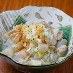 ホルモンと有機生芋こんにゃくの煮込み