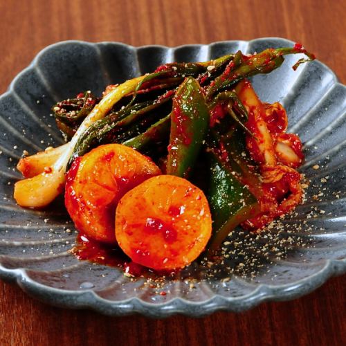 本日の自家製キムチ盛合せ