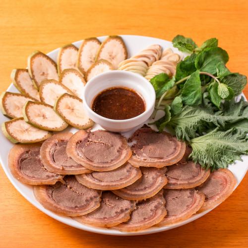 【おすすめメニュー♪】珍しいお肉料理も！◆イノシシの蒸し煮　1400円(税込)