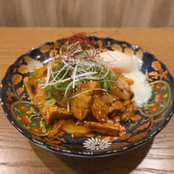 トロトロ角煮の豚キムチ温玉添え