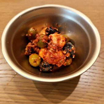 オリーブとモッツァレラのキムチ